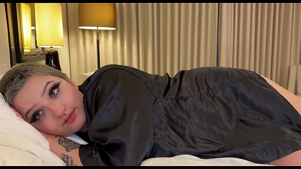 Sativa Rae shares bed with thick little stepsis on vacation