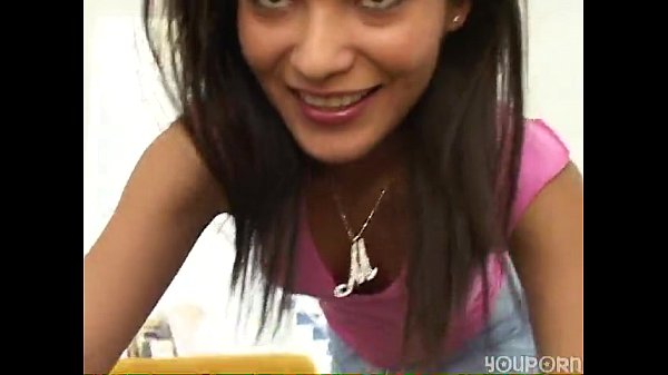 Latin girl Mari Possa gives intense blowjob