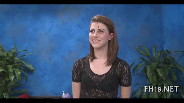 Wofokewiqu's 18 year old teen babe gets oiled massage and caught by masseur