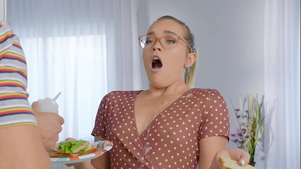 Xander Corvus and Tru Kait's American Milf Gets Her Athletic Big Dick in the Kitchen