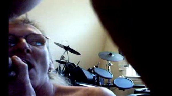 girlfriend gives me blowjobs