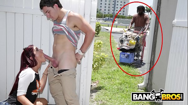 Sophia Steele and Peter Green's Public Blowjob on a Bum Walk By