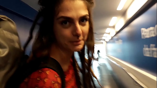 Dread Hot gives boyfriend handjob on plane