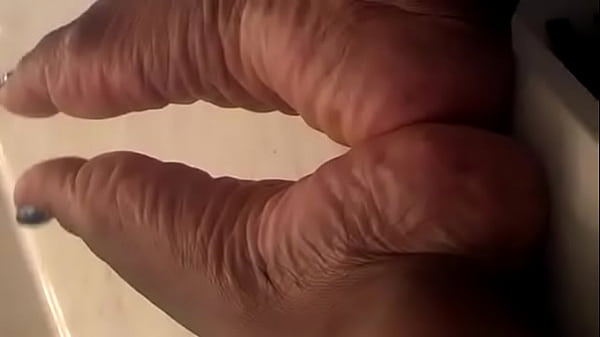 Boytoy106's ebony girlfriend worshiping wrinkled soles