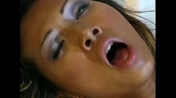 Kasorn Swan gets naughty in the backseat with her boyfriend