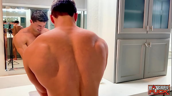 Big Booty Tay wants a big booty in a college Blowjob scene
