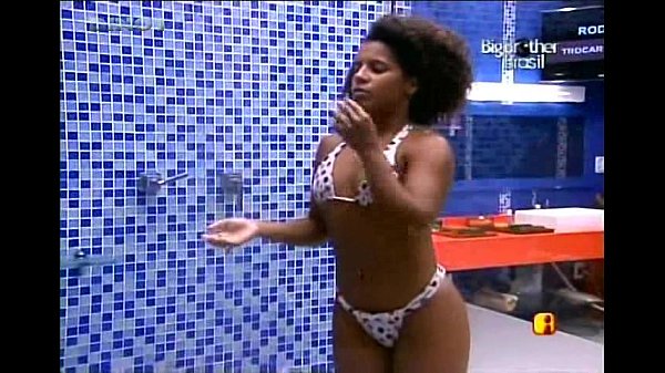 Janaina Bydino Big Brother Brazil 11 shower scene