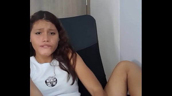 Samary plays with dildo solo