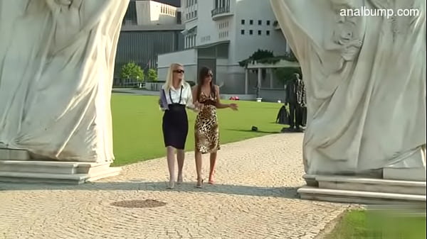 Sweet Asshole Bj gives public blowjob