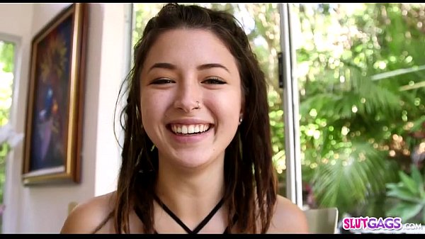 Daisy Haze gives sloppy gagging blowjob