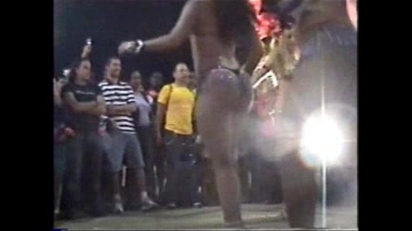 Ebony girls twerking at Miami carnival