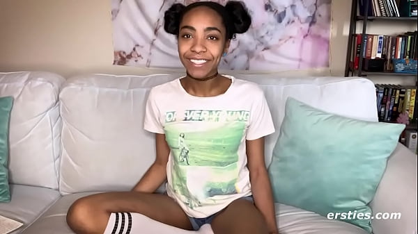 Kitty masturbates with nipple play and twerks