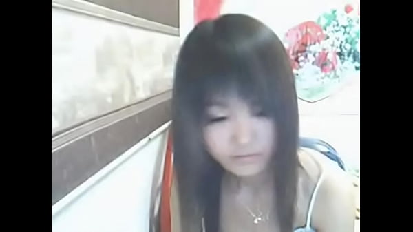 Asian amateur girl flashes cute tits