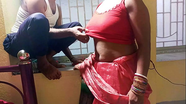 Indian bhabhi Sonika Sakar seduces electrician Pritam Vis for creampie and blowjob