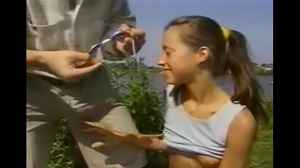 Teen brunette Maria gets fucked outdoors and swallows cumshot