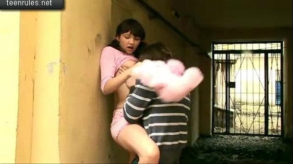 Laurasexy Brunette Amateur Blowjob Action At The Farm