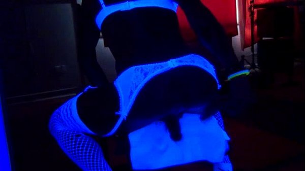 San-Valentin solo boy bubblebutt plays with dildo