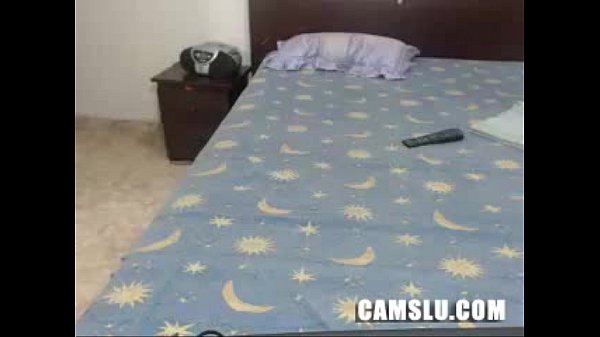Latina milf Una Loba Negrita plays with toys