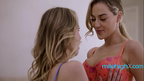 Blonde masseuse Blake Blossom gives happy ending massage