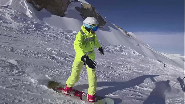 Mia Bandini public cumshot on ski lift