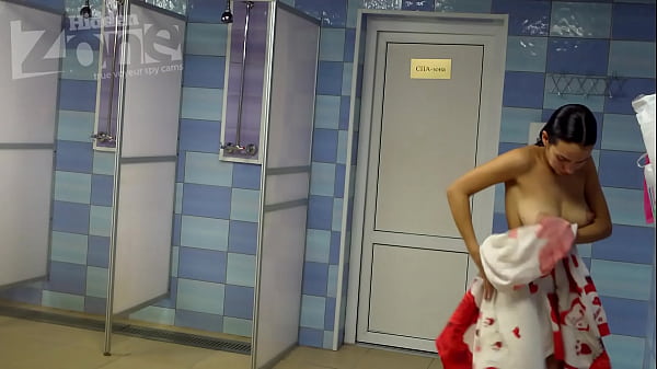 daniela-de-gran-hermano big tits voyeur shower in deutsche freibad cabine with tanlines