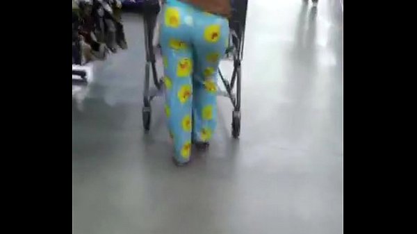 Latina milf in spandex shows off big booty
