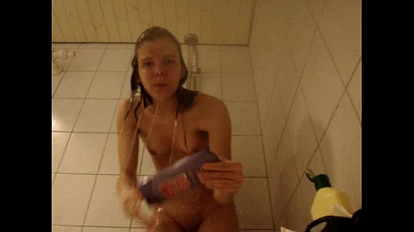 Voyeur catches amateur girl in shower