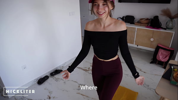 Teen pizza girl Vika5sun sucks to pay for meal