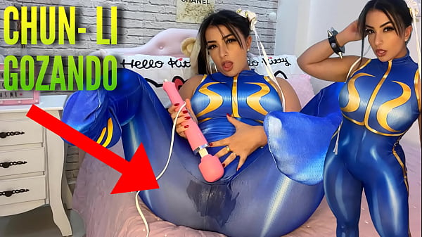 Chun Li cosplay girl plays with hitachi vibrator and cums