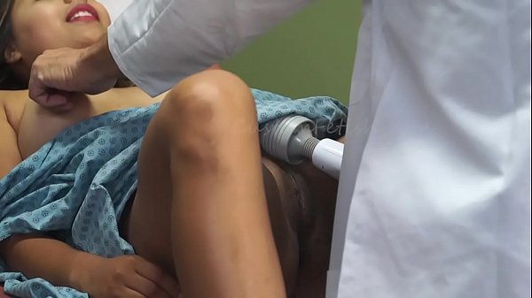 Vivian Vee and Aaron T in Doctor-Patient Exam Room Latina Squirting Orgasm with Clitoral Stimulation and Mask Fetish