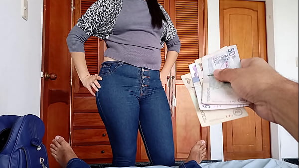 Latina milf sucks dick for cash before meeting friends