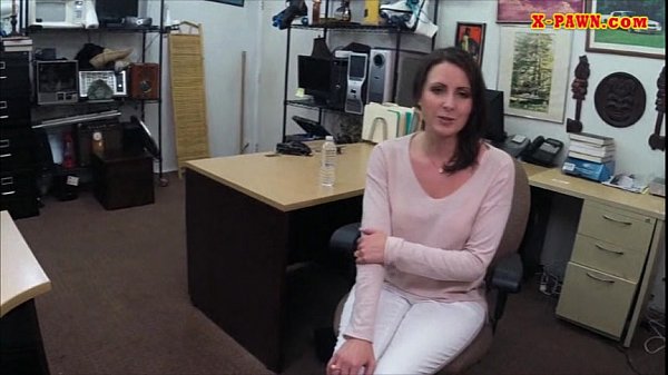 housewife gets hardcore blowjob from pawn shop owner