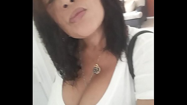 Sexy Going Out shows her show-stopping sexy belly in a bis boob tease