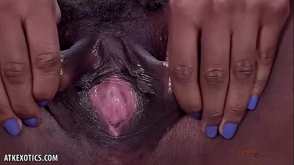 Charlie Rae masturbates with wet ebony pussy
