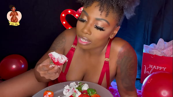 Strawberry Mukbang ebony pornstar big tits seduction