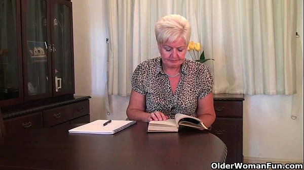 Older Woman Fun chubby granny in stockings masturbation videos