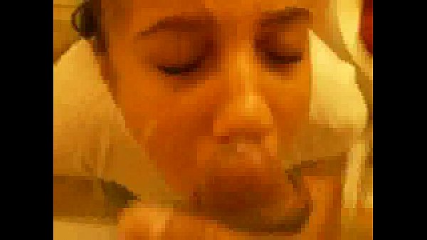 Ebony girlfriend gives hubby great head at home
