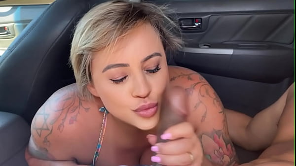 Cassiana Costa sucks bbc in public car