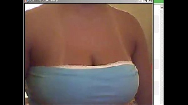 Camfrog girl puts on a show in her room