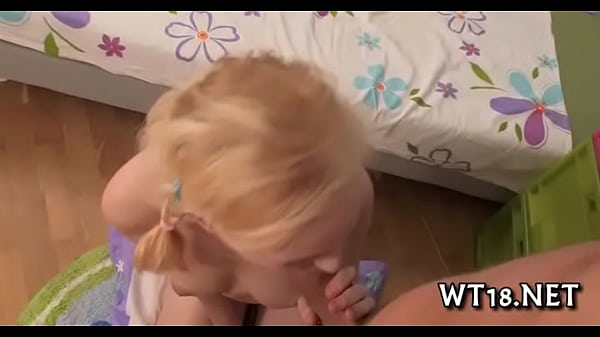 Gugahufuva teen lowers guy's pants in hardcore amateur blowjob scene