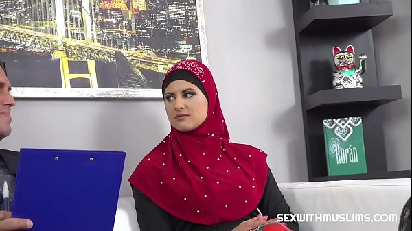 Sexy Muslim Milf Blowjob with Hijab