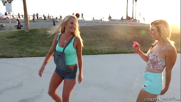 Tara Morgan and Mandy Armani lesbian pussylicking