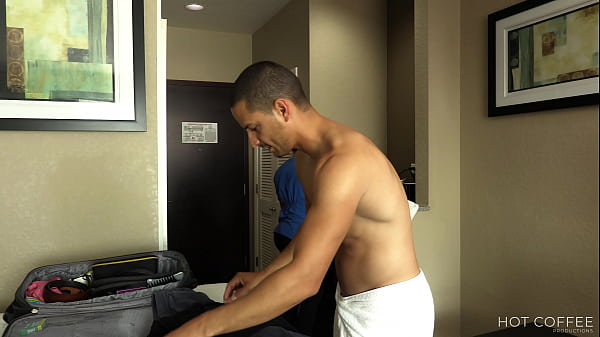 Jolla Pr seduces hotel guest as latina maid