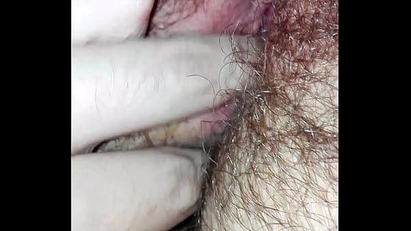 Xxxcojodediaydenoche strokes her hairy vagina