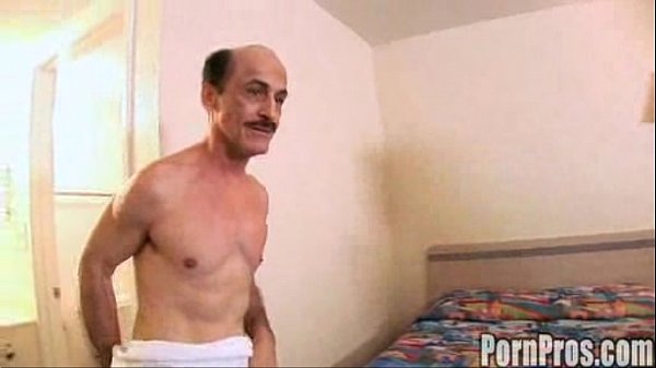 Kitty Bella teen sucks old man