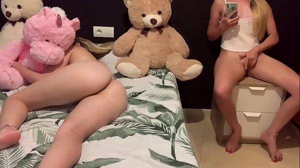 Blonde teens Lexxapannda masturbate together at home