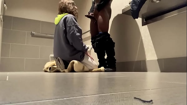 Teen loses bet gives deepthroat to guy with big penis
