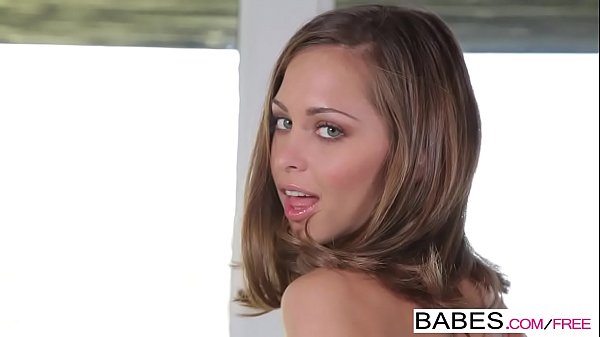 Riley Reid interracial facial in the garden with Kris Slater