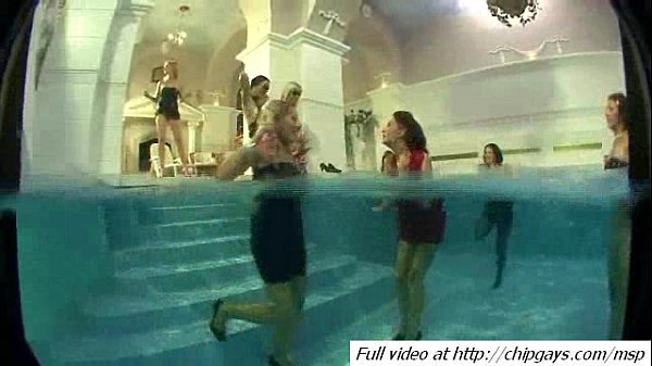 Chicks dancing turn into group blowjob party
