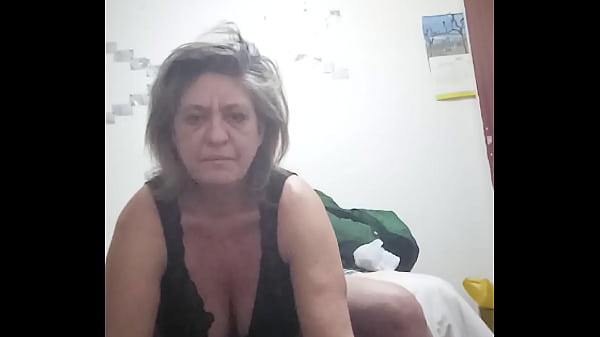Lonely milf Amazemature satisfies herself